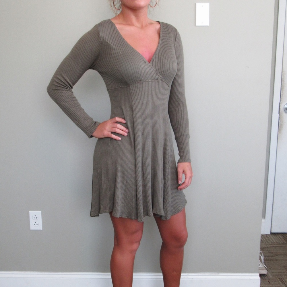 Green long sleeve dress